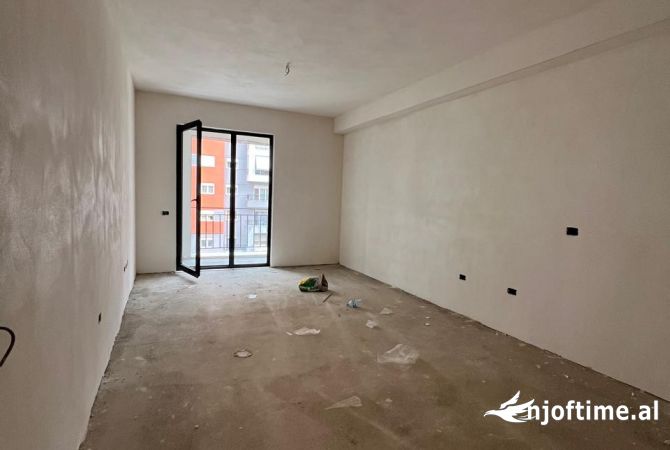 Shtepi ne shitje Apartament ne Tirane, 1+1, Mobilimi Bosh, pa mobiluar, Pagesa 103,500  Euro.