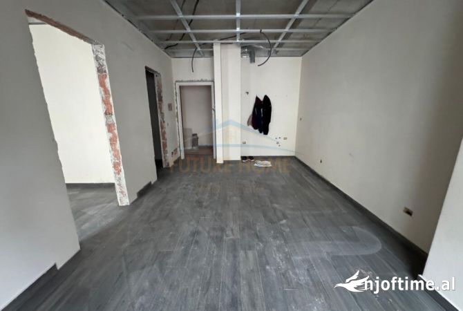 Shtepi ne shitje Apartament ne Tirane, 1+1, Mobilimi Bosh, pa mobiluar, Pagesa 100,800  Euro.
