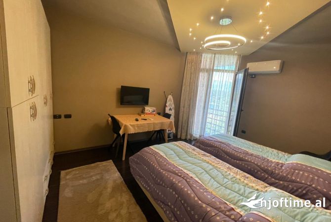 Shtepi ne shitje Apartament ne Tirane, 2+1, Mobilimi E mobiluar, Pagesa 300,000  Euro.