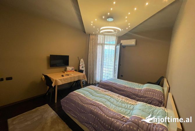 Shtepi ne shitje Apartament ne Tirane, 2+1, Mobilimi E mobiluar, Pagesa 300,000  Euro.