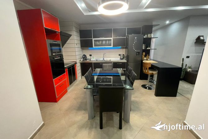 Shtepi ne shitje Apartament ne Tirane, 2+1, Mobilimi E mobiluar, Pagesa 300,000  Euro.