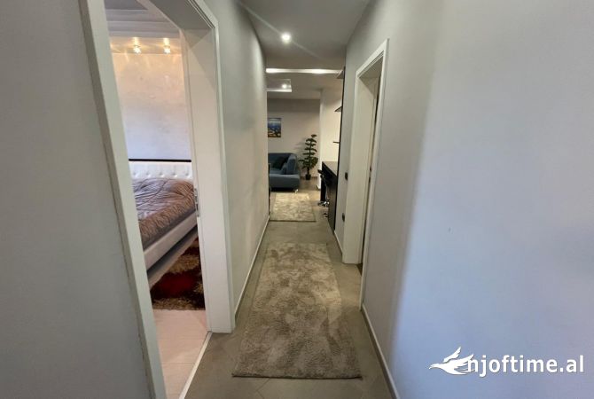 Shtepi ne shitje Apartament ne Tirane, 2+1, Mobilimi E mobiluar, Pagesa 300,000  Euro.