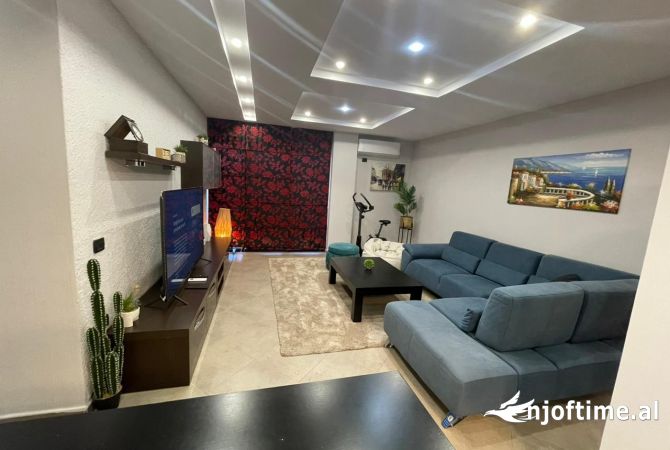 Shtepi ne shitje Apartament ne Tirane, 2+1, Mobilimi E mobiluar, Pagesa 300,000  Euro.
