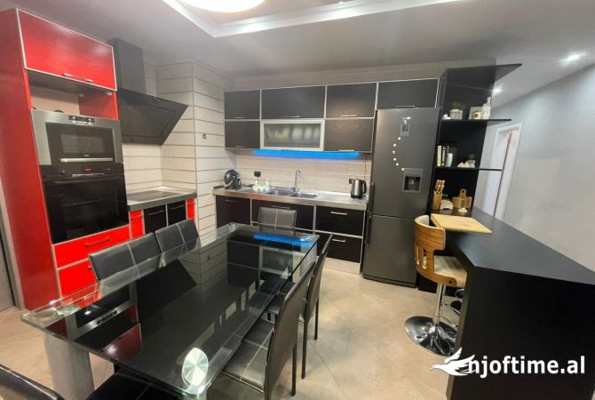 Shtepi ne shitje Apartament ne Tirane, 2+1, Mobilimi E mobiluar, Pagesa 300,000  Euro.