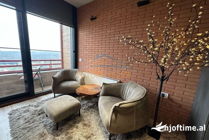 Shtepi me qera Penthose(kati i fundit panoramik) ne Tirane, 4+1, Mobilimi E mobiluar, Pagesa 4,000  Euro.