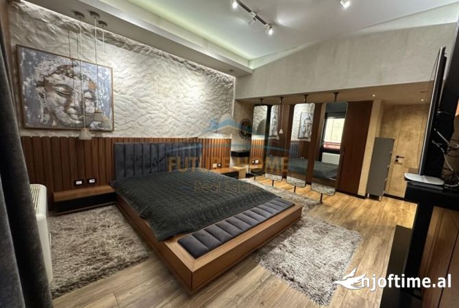 Shtepi me qera Penthose(kati i fundit panoramik) ne Tirane, 4+1, Mobilimi E mobiluar, Pagesa 4,000  Euro.