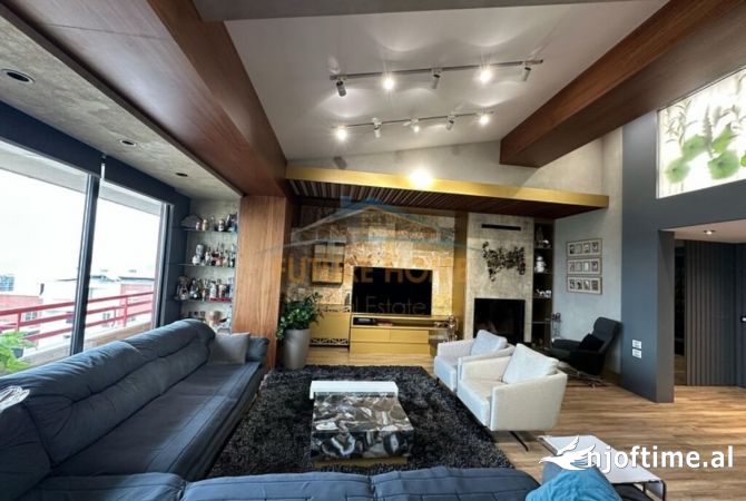 Shtepi me qera Penthose(kati i fundit panoramik) ne Tirane, 4+1, Mobilimi E mobiluar, Pagesa 4,000  Euro.