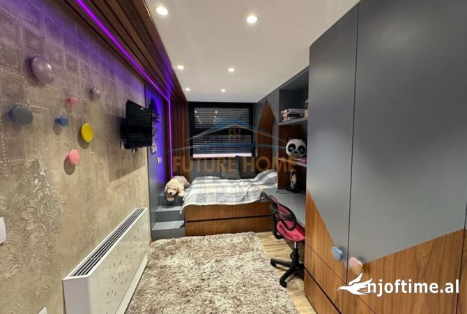 Shtepi me qera Penthose(kati i fundit panoramik) ne Tirane, 4+1, Mobilimi E mobiluar, Pagesa 4,000  Euro.