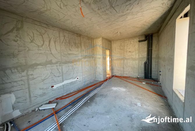 Shtepi ne shitje Apartament ne Tirane, 2+1, Mobilimi Bosh, pa mobiluar, Pagesa 103,700  Euro.