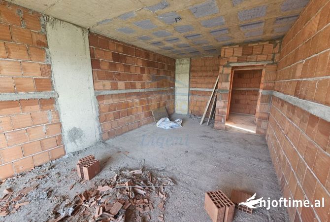 Shtepi ne shitje Apartament ne Tirane, 2+1, Mobilimi Bosh, pa mobiluar, Pagesa 125,000  Euro.