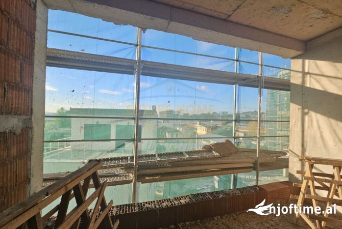 Shtepi ne shitje Apartament ne Tirane, 2+1, Mobilimi Bosh, pa mobiluar, Pagesa 125,000  Euro.