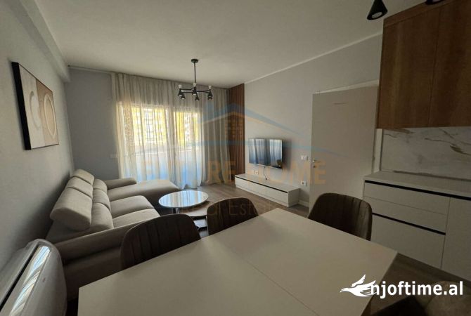 Shtepi me qera Apartament ne Tirane, 2+1, Mobilimi E mobiluar, Pagesa 650  Euro.