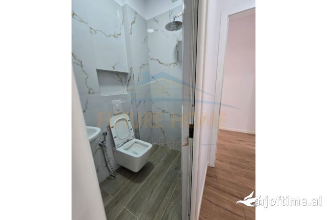 Shtepi ne shitje Apartament ne Tirane, 2+1, Mobilimi Bosh, pa mobiluar, Pagesa 210,000  Euro.