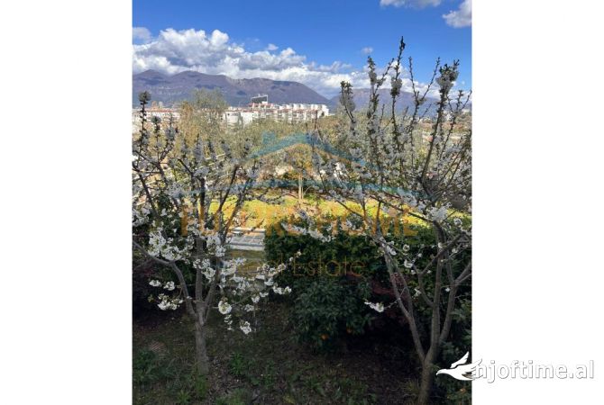 Shtepi ne shitje Duplex(shtepi me 2 kate) ne Tirane, 3+1, Mobilimi E mobiluar, Pagesa 369,000  Euro.