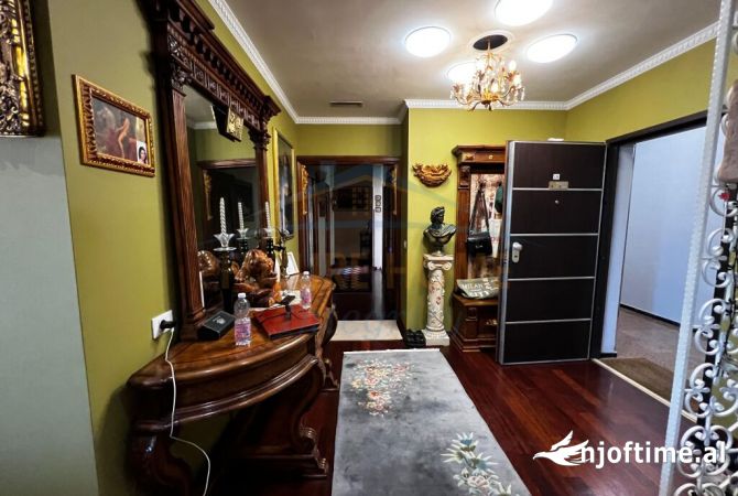 Shtepi ne shitje Apartament ne Tirane, 3+1, Mobilimi E mobiluar, Pagesa 650,000  Euro.
