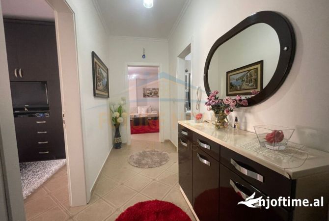 Shtepi ne shitje Apartament ne Tirane, 1+1, Mobilimi E mobiluar, Pagesa 180,000  Euro.