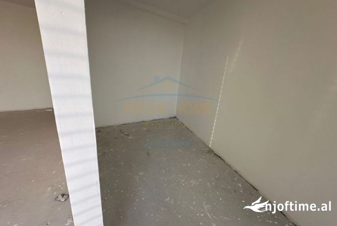 Shtepi ne shitje Apartament ne Tirane, 3+1, Mobilimi Bosh, pa mobiluar, Pagesa 600,000  Euro.