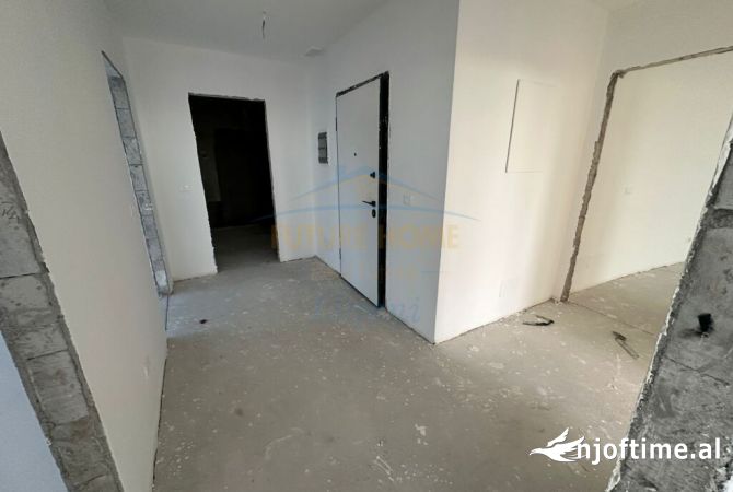 Shtepi ne shitje Apartament ne Tirane, 3+1, Mobilimi Bosh, pa mobiluar, Pagesa 600,000  Euro.