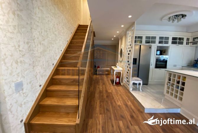 Shtepi ne shitje 2+1 ne Tirane - 525,000 Euro