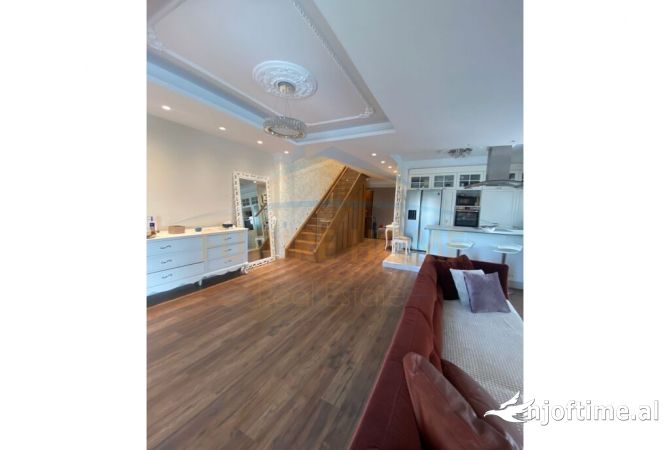 Shtepi ne shitje Duplex(shtepi me 2 kate) ne Tirane, 2+1, Mobilimi E mobiluar, Pagesa 525,000  Euro.