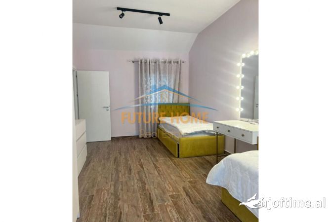 Shtepi ne shitje Vila Luksoze ne Durres, 3+1, Mobilimi E mobiluar, Pagesa 440,000  Euro.