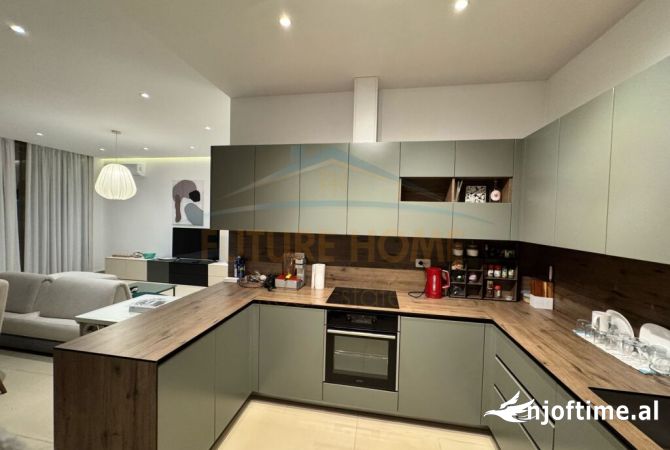 Shtepi ne shitje Vila Luksoze ne Vlore, 2+1, Mobilimi E mobiluar, Pagesa 1,000,000  Euro.