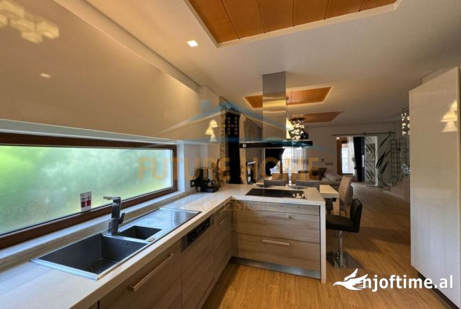 Shtepi ne shitje Vila Luksoze ne Tirane, 4+1, Mobilimi E mobiluar, Pagesa 600,000  Euro.