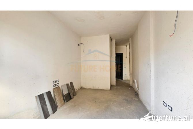 Shtepi ne shitje Apartament ne Tirane, 2+1, Mobilimi Bosh, pa mobiluar, Pagesa 278,000  Euro.