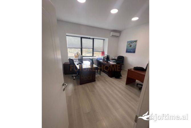 Shitet, Kapanon, ne Autostraden Tirane-Durres, prane Citypark.TIRANE 