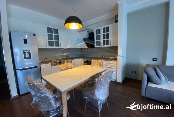 Shtepi ne shitje Apartament ne Tirane, 2+1, Mobilimi E mobiluar, Pagesa 300,000  Euro.