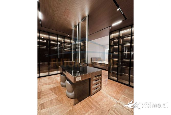 Shtepi ne shitje Apartament ne Tirane, 2+1, Mobilimi E mobiluar, Pagesa 1,290,000  Euro.