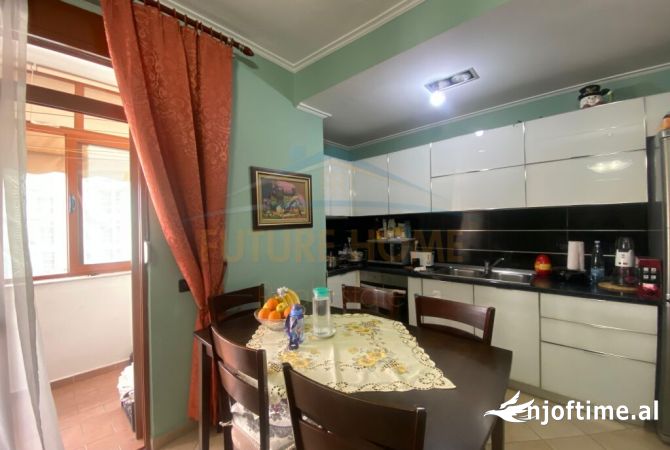 Shtepi ne shitje Apartament ne Tirane, 2+1, Mobilimi E mobiluar, Pagesa 248,000  Euro.