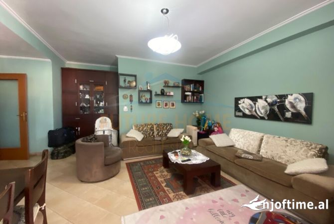 Shtepi ne shitje Apartament ne Tirane, 2+1, Mobilimi E mobiluar, Pagesa 248,000  Euro.