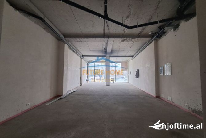 Ambiente Commerciale in Vendita 1+1 a Tirana - 515,000 Euro