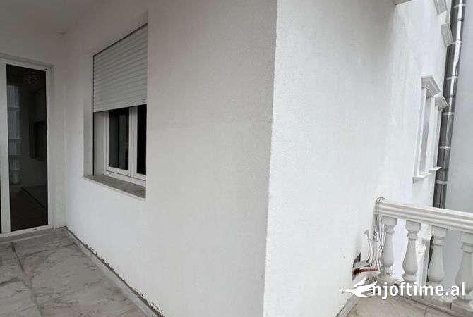 Shtepi ne shitje Apartament ne Tirane, 2+1, Mobilimi Bosh, pa mobiluar, Pagesa 109,000  Euro.