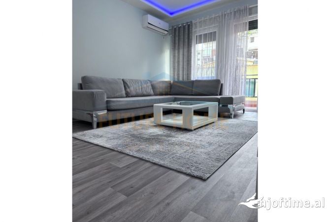 Shtepi me qera Apartament ne Tirane, 3+1, Mobilimi E mobiluar, Pagesa 650  Euro.