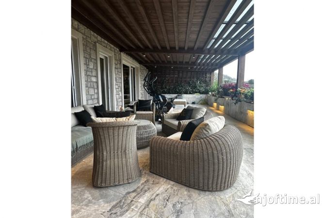 Shtepi ne shitje Apartament ne Tirane, 3+1, Mobilimi E mobiluar, Pagesa 1,050,000  Euro.