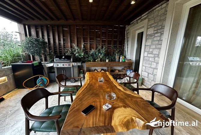 Shtepi ne shitje Apartament ne Tirane, 3+1, Mobilimi E mobiluar, Pagesa 1,050,000  Euro.