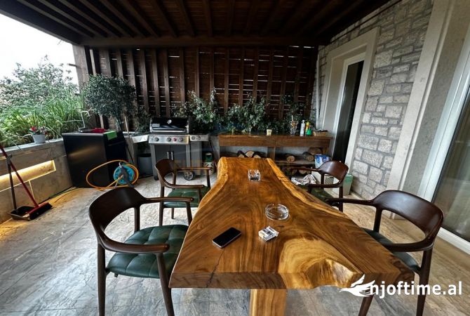 Shtepi ne shitje Apartament ne Tirane, 3+1, Mobilimi E mobiluar, Pagesa 1,050,000  Euro.