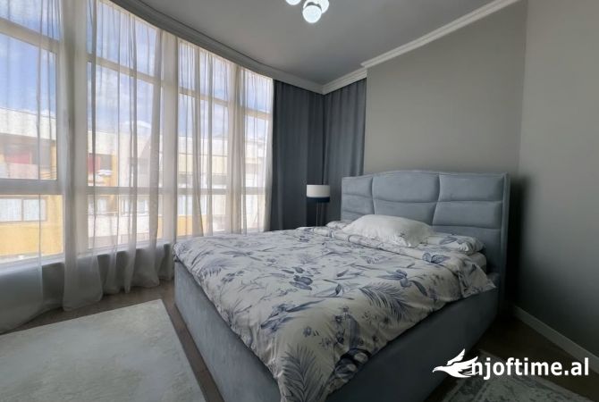 Shtepi ne shitje Apartament ne Tirane, 2+1, Mobilimi E mobiluar, Pagesa 160,000  Euro.