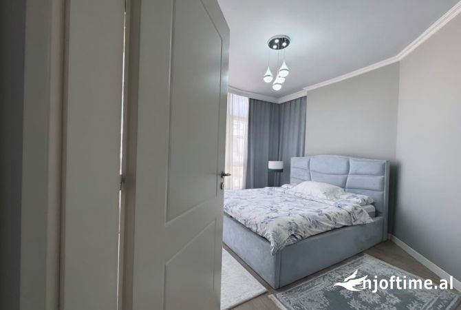 Shtepi ne shitje Apartament ne Tirane, 2+1, Mobilimi E mobiluar, Pagesa 160,000  Euro.