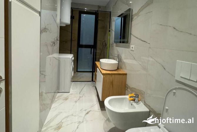 Shtepi me qera Apartament ne Tirane, 2+1, Mobilimi E mobiluar, Pagesa 800  Euro.