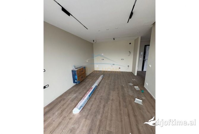 Shtepi ne shitje Apartament ne Tirane, 1+1, Mobilimi Pjeserisht e mobiluar, Pagesa 125,000  Euro.