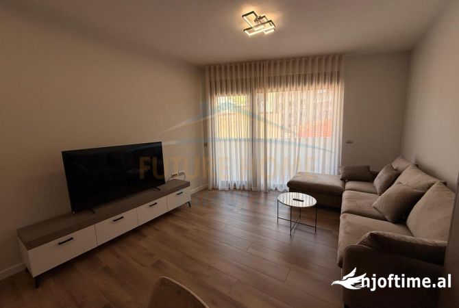 Shtepi me qera 2+1 ne Tirane - 1,100 Euro