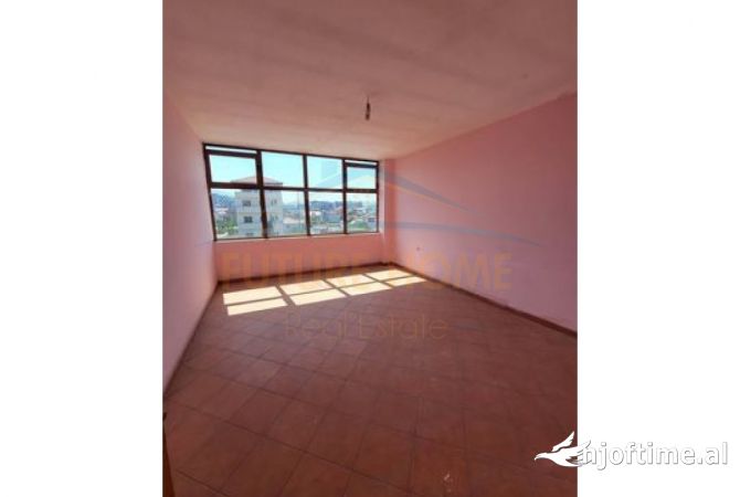 Ambient biznesi me qera 4+1 ne Tirane - 3,500 Euro