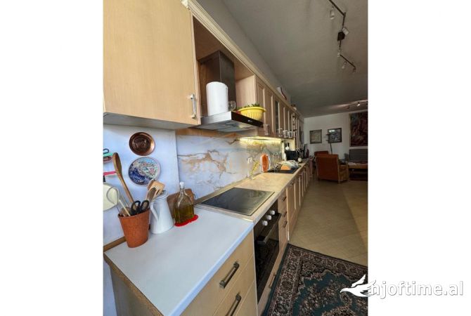 Shtepi ne shitje Apartament ne Tirane, 2+1, Mobilimi E mobiluar, Pagesa 225,000  Euro.