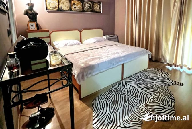 Shtepi ne shitje Apartament ne Tirane, 2+1, Mobilimi E mobiluar, Pagesa 172,000  Euro.