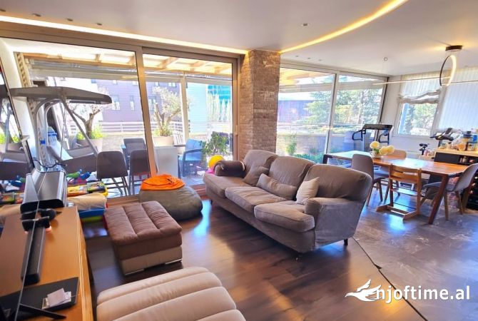 Shtepi ne shitje Apartament ne Tirane, 2+1, Mobilimi E mobiluar, Pagesa 498,000  Euro.