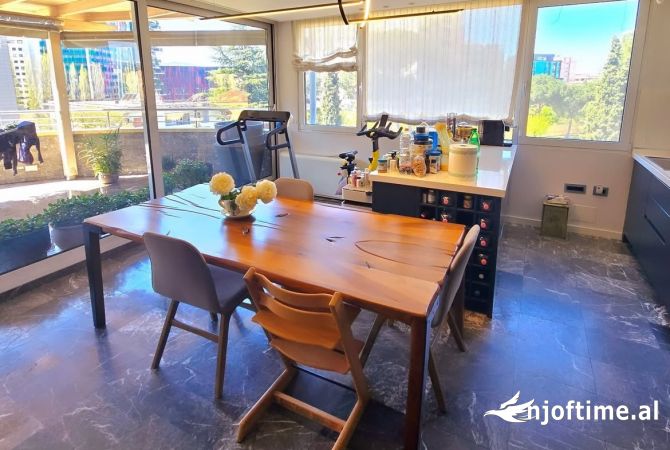 Shtepi ne shitje Apartament ne Tirane, 2+1, Mobilimi E mobiluar, Pagesa 498,000  Euro.