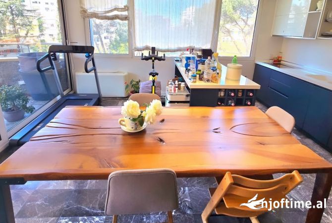 Shtepi ne shitje Apartament ne Tirane, 2+1, Mobilimi E mobiluar, Pagesa 498,000  Euro.